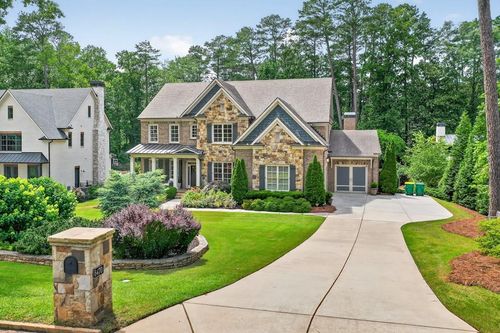 6470 Long Island Dr Nw, Sandy Springs, GA, 30328-3043 | Card Image