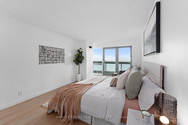 3211 - 10 Yonge St, Condo with 2 bedrooms, 2 bathrooms and null parking in Toronto ON | Image 27