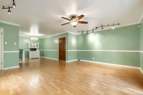 250l-2300 Nacogdoches Rd, San Antonio, TX, 78209-2104 | Card Image