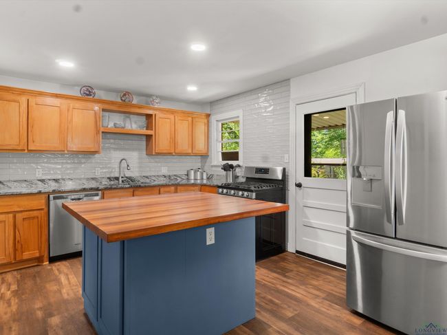 207 Katherine Dr, House other with 3 bedrooms, 2 bathrooms and null parking in Daingerfield TX | Image 8