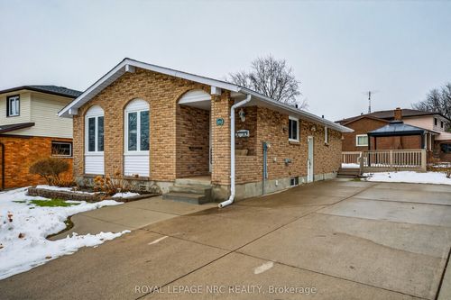 3292 Appleford Avenue, Niagara Falls, ON, L2J3N9 | Card Image