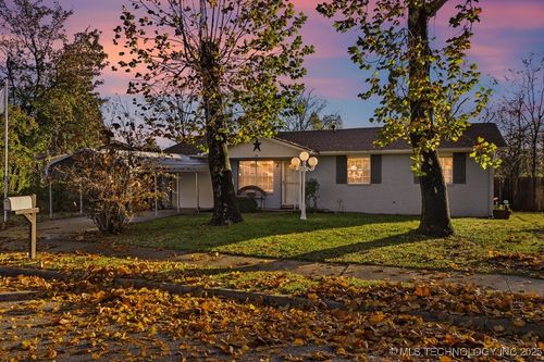 111 S 162nd East Ave, Tulsa, OK, 74108-1727 | Card Image