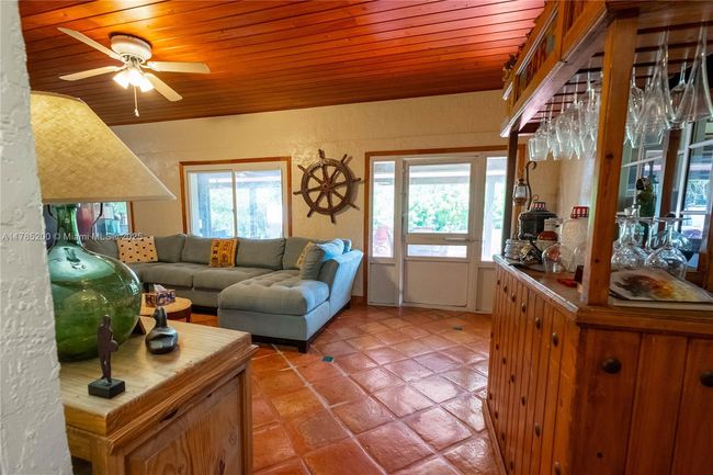 8001 Sw 133 Rd St, House other with 3 bedrooms, 3 bathrooms and null parking in Pinecrest FL | Image 15