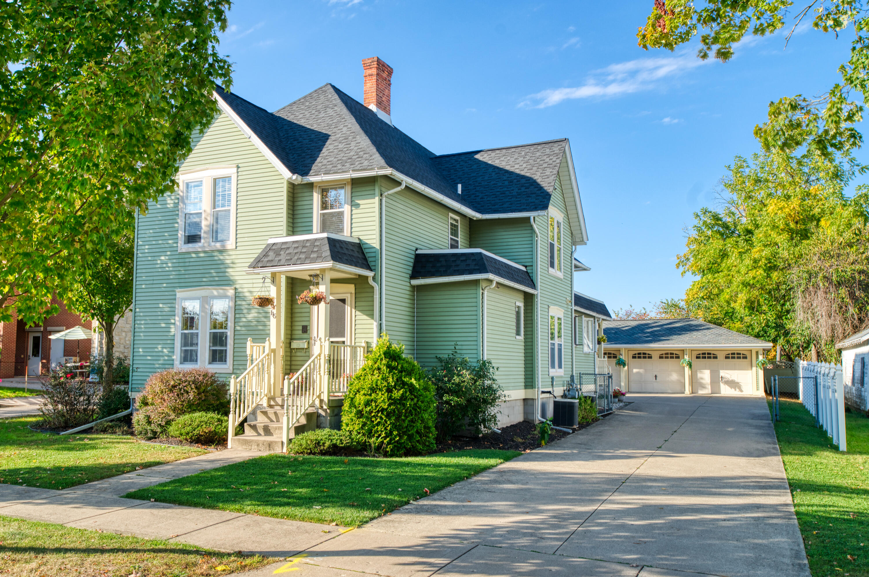 Orchard St, Chelsea, MI 48118