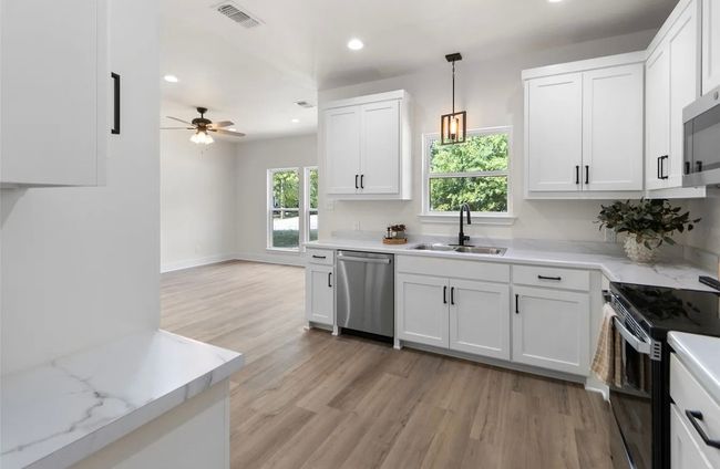 1019 Sw 5 Th St, House other with 3 bedrooms, 2 bathrooms and null parking in Cooper TX | Image 5