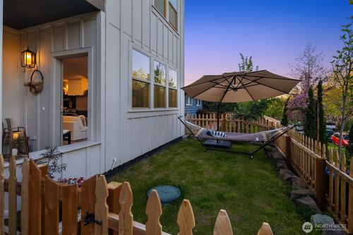 5037 25th Ave Sw, Seattle, WA, 98106-1371 | Card Image