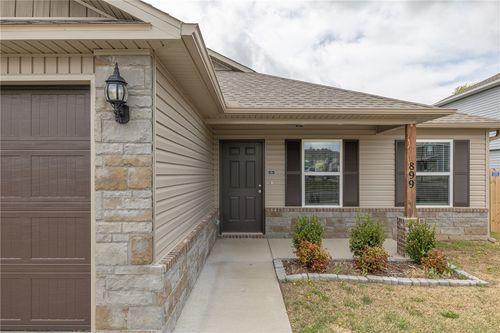 899 E Sparrow Cir, Fayetteville, AR, 72701-3194 | Card Image
