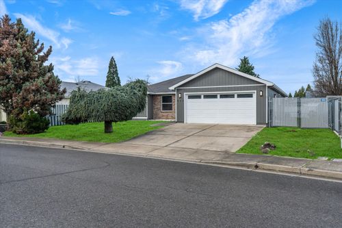 959 Westrop Dr, Central Point, OR, 97502-4840 | Card Image