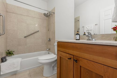 1s-4662 Winthrop Ave, Chicago, IL, 60640-6981 | Card Image