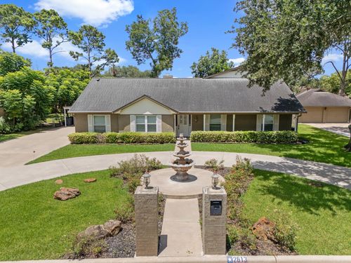 2613 Oak Dr, Bay City, TX, 77414-7341 | Card Image