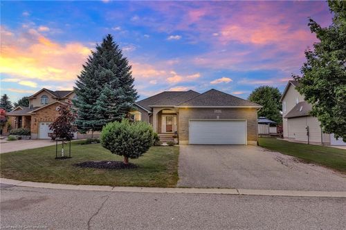 19 Zoeger Crt, Wellesley, ON, N0B2T0 | Card Image