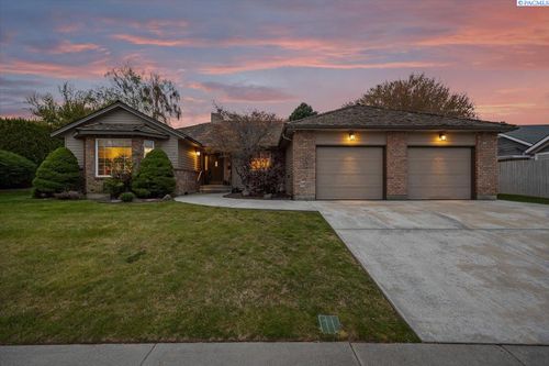 2922 S Ledbetter Pl, Kennewick, WA, 99337-2533 | Card Image