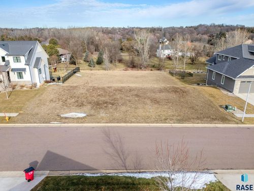 205 N Autumnwood Ct, Sioux Falls, SD, 57110-6280 | Card Image