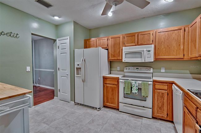 832 42 Nd Ter, Townhouse with 2 bedrooms, 3 bathrooms and null parking in GAINESVILLE FL | Image 5