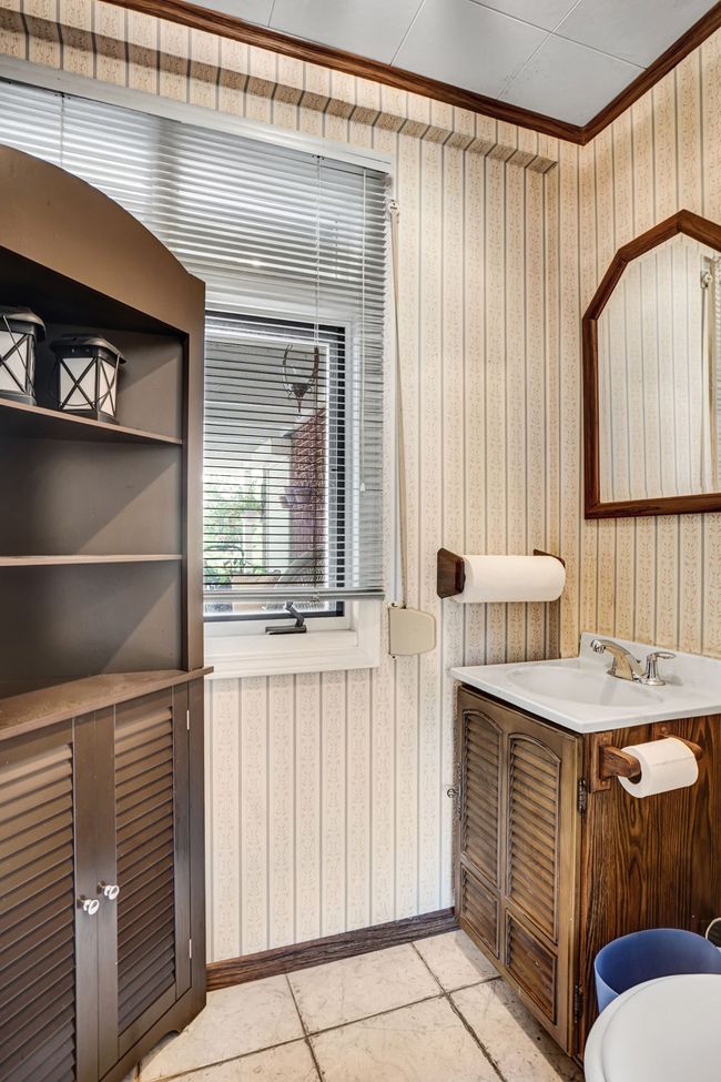 519 W Flint St, House other with 3 bedrooms, 3 bathrooms and null parking in Davison MI | Image 47