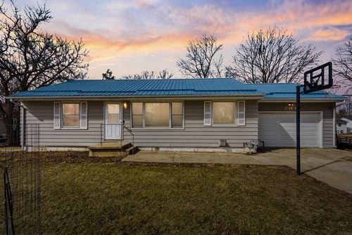 201 12th Ave Ne, Independence, IA, 50644-2231 | Card Image