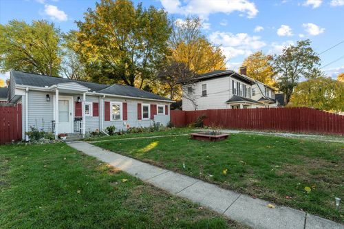 401 W 3rd St, Buchanan, MI, 49107-1116 | Card Image