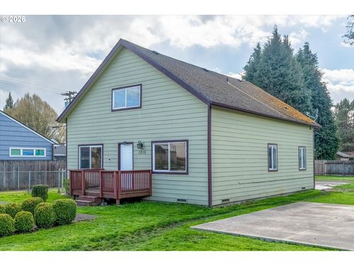 1215 30th Ave, Longview, WA, 98632-2742 | Card Image