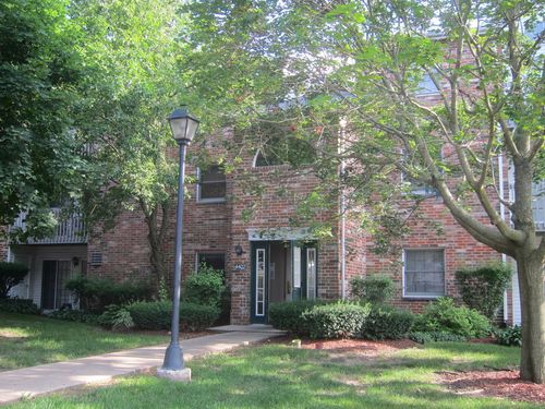 2b-4402 Shamrock Ln, McHenry, IL, 60050-3162 | Card Image