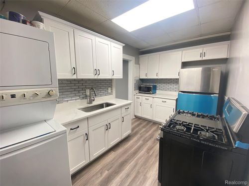 10301 W WARREN 2ND FLOOR W Warren Avenue, Dearborn, MI, 48126 | Card Image