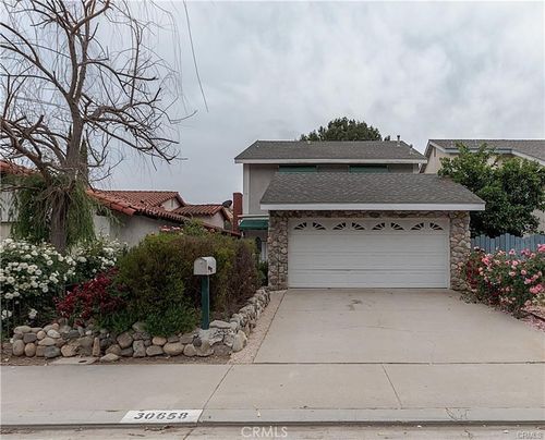 30658 Lakefront Dr, Agoura Hills, CA, 91301-1933 | Card Image