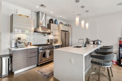 102-48 Gold St, Boston, MA, 02127-1886 | Card Image