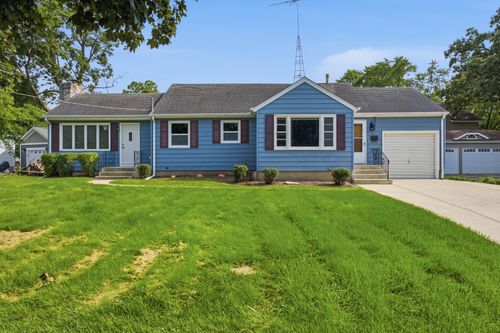 10 Lincoln Ave, East Dundee, IL, 60118-1130 | Card Image