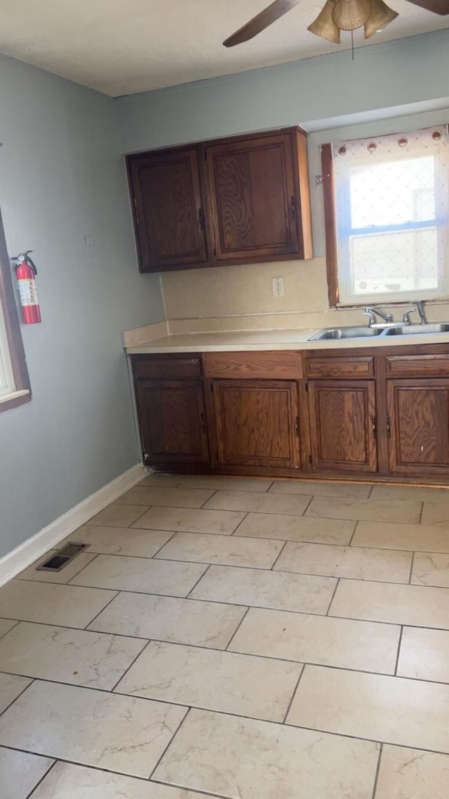 18771 Riverview St, House other with 2 bedrooms, 1 bathrooms and null parking in Riverview MI | Image 4