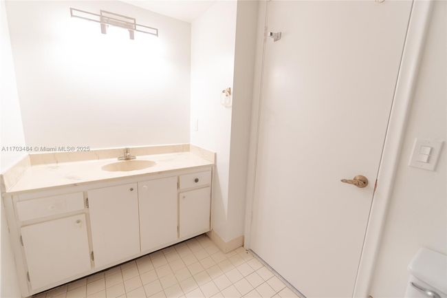 APT-402 - 20840 San Simeon Way, Condo with 2 bedrooms, 2 bathrooms and null parking in Miami FL | Image 6
