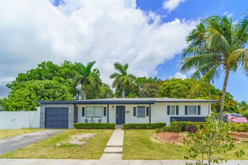 9435 Sw 181st Ter, Palmetto Bay, FL, 33157-5626 | Card Image