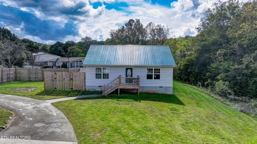 810 Harvest Meadows Dr, Kodak, TN, 37764-1768 | Card Image