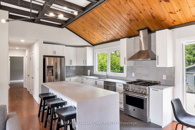 39 Eugenia St, House other with 5 bedrooms, 2 bathrooms and 4 parking in Barrie ON | Image 14