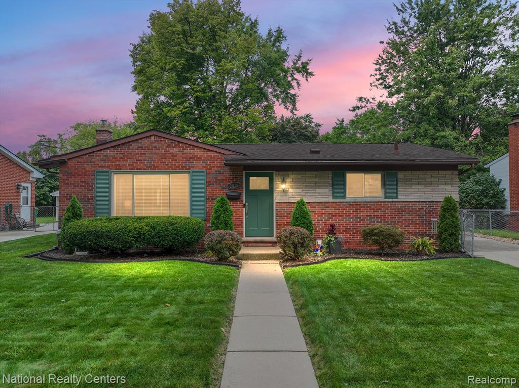 Ontaga St, Farmington Hills, MI 48336