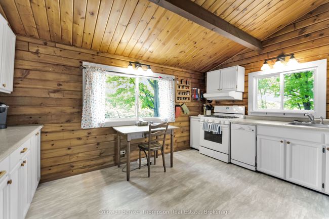 254 Lakeshore Rd, House other with 3 bedrooms, 2 bathrooms and 4 parking in Huntsville ON | Image 9