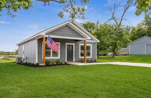 216 W 4th St, Pomona, KS, 66076-8906 | Card Image