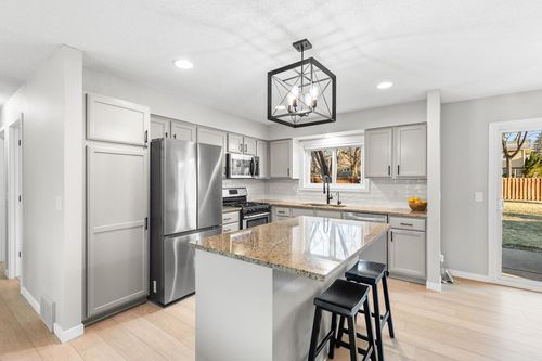 7404 Laredo Dr, Chanhassen, MN, 55317-9781 | Card Image