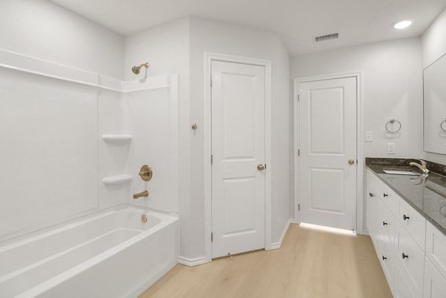 Primary Bathroom | Image 14