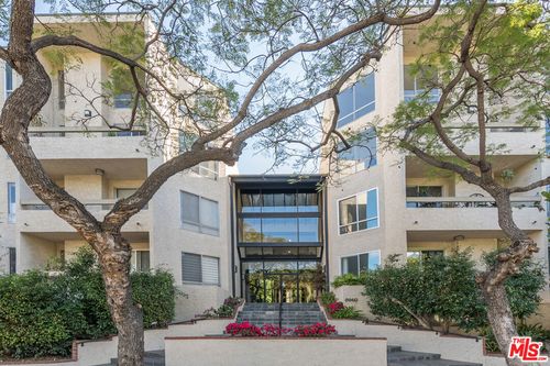 cl3-8960 Cynthia St, West Hollywood, CA, 90069-4520 | Card Image