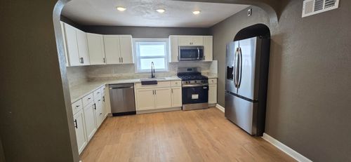 1823 S 52nd St, West Milwaukee, WI, 53214-5412 | Card Image
