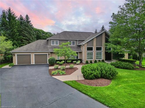 587 Manorwood Crt, Waterloo, ON, N2K3L7 | Card Image