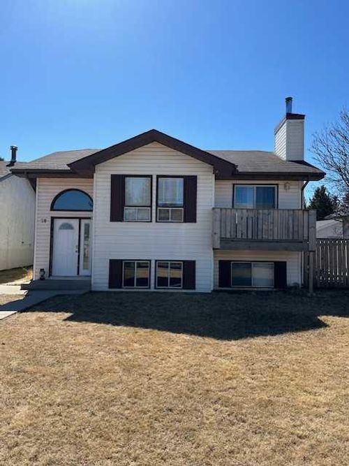 28 Graham Road, Home with 5 bedrooms, 3 bathrooms and 3 parking in Whitecourt AB | Card Image
