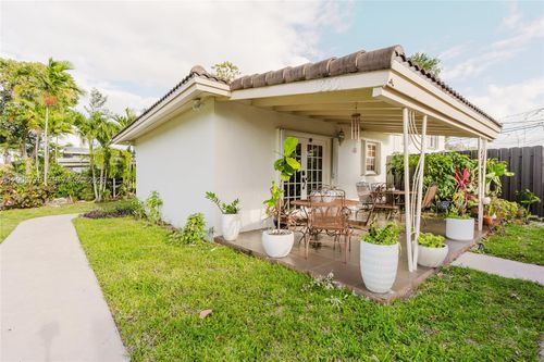 1300 Ne 204th St, Miami, FL, 33179 | Card Image