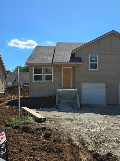 513 W Smith St, Spring Hill, KS, 66083-9161 | Card Image