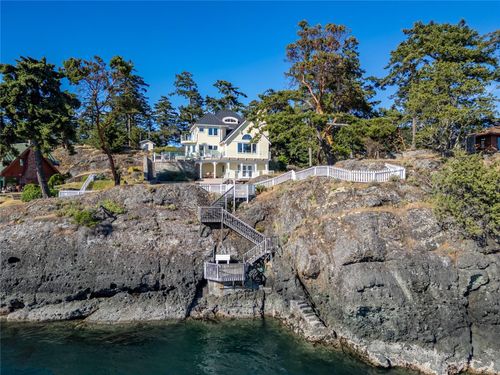 7941 Plumper Way, Pender Island, BC, V0N2M2 | Card Image