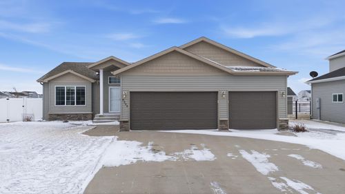 6306 56th Avenue S, Fargo, ND, 58104 | Card Image