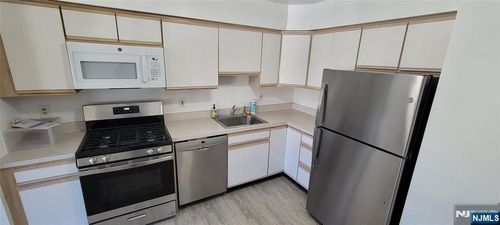 135 Orchard Park, Allendale, NJ, 07401-1750 | Card Image