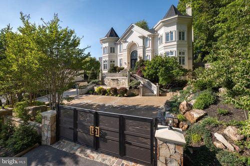 5821 Goldsboro Rd, BETHESDA, MD, 20817-6031 | Card Image