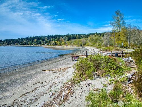 aandb-4552 Point White Dr Ne, Bainbridge Island, WA, 98110-4025 | Card Image