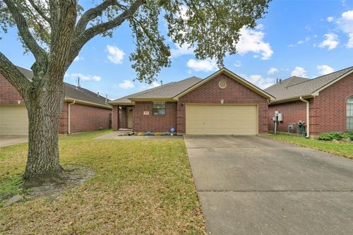 404 Live Oak Ln, Friendswood, TX, 77546-3474 | Card Image