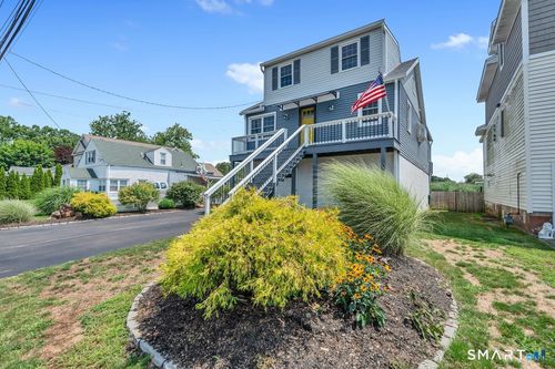 9 Phillip St, East Haven, CT, 06512-4633 | Card Image